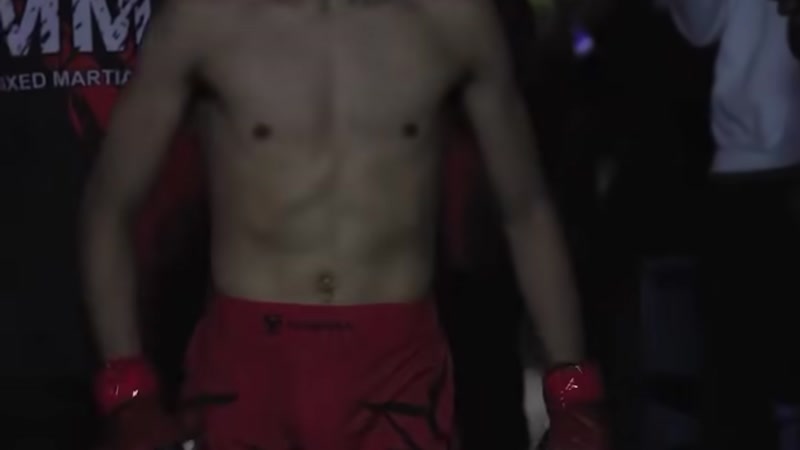 Peleador de MMA y artes marciales mixtas en Arena Qro Querétaro — velada de box y combate profesional